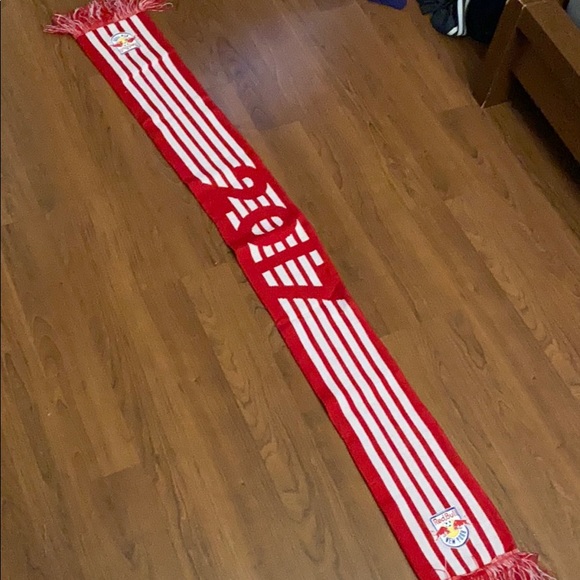 New York Red Bull’s scarf - Picture 2 of 2